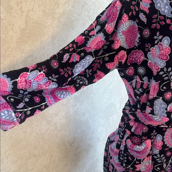 Vera Bradley💕Black, Hot Pink & Purple ALPINE FLORAL Hooded BATHROBE. Size S/M - Picture 8 of 15